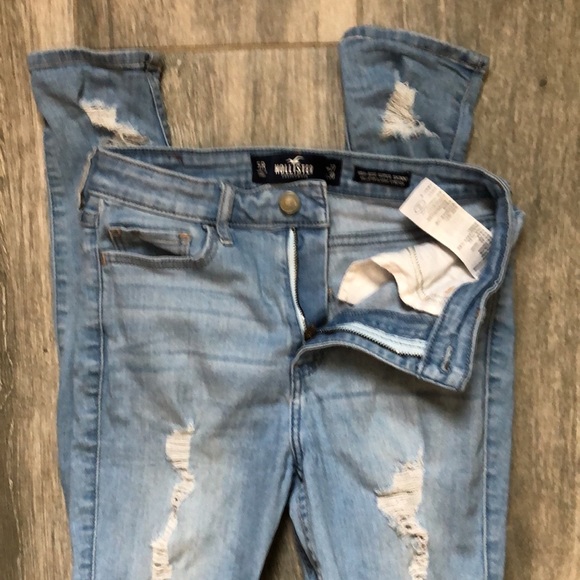 Hollister High-Rise Super Skinny Distressed Jeans - Picture 5 of 5